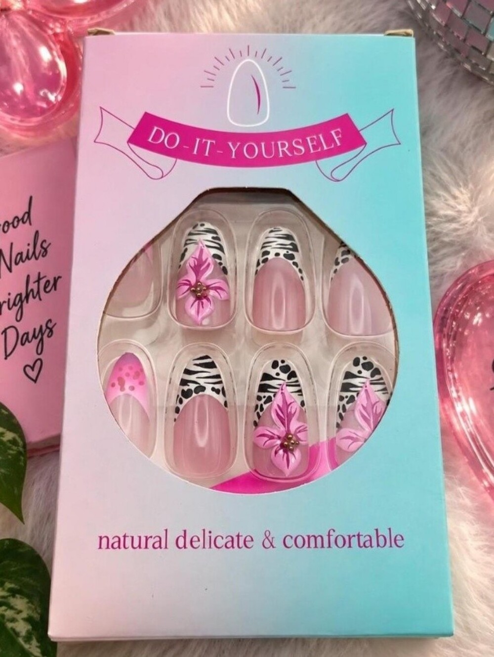 Pink & Black Floral Press-On Nails 💕🌸